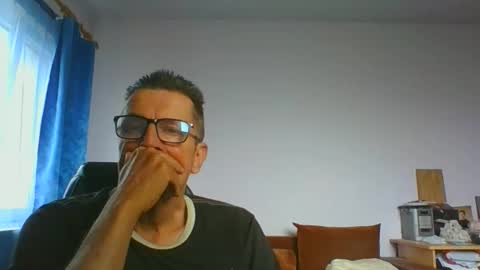Snapshot of ulmeni7 chatting on June 2, 2026, 5:20 am ulmeni7 online show from June 2, 2026, 5:20 am
