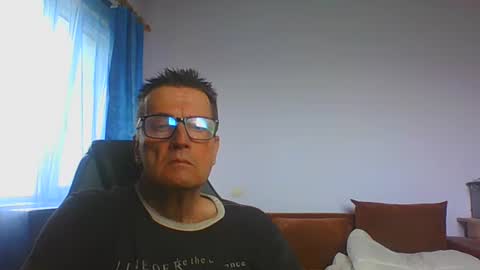 Snapshot of ulmeni7 chatting on June 5, 2026, 9:04 am ulmeni7 online show from June 5, 2026, 9:04 am
