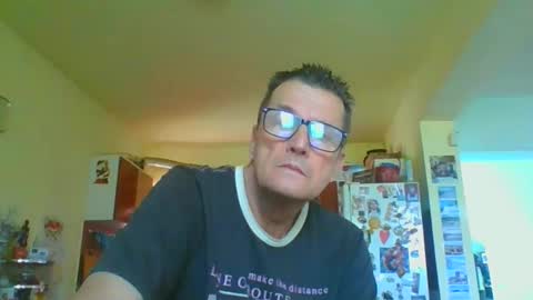 Snapshot of ulmeni7 chatting on June 7, 2026, 8:18 am ulmeni7 online show from June 7, 2026, 8:18 am