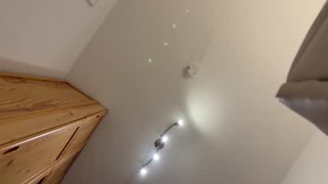 Umberto2015 online show from December 10, 2024, 8:30 am