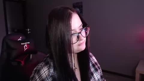 Julia online show from March 4, 2025, 8:57 am