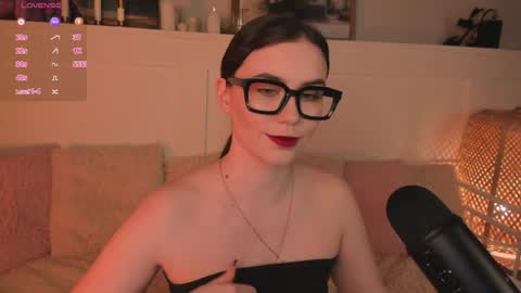 Una  online show from April 10, 2026, 10:20 am