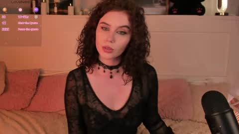 Una  online show from June 8, 2026, 12:49 pm