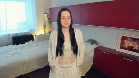 Lyna online show from March 5, 2026, 1:51 pm