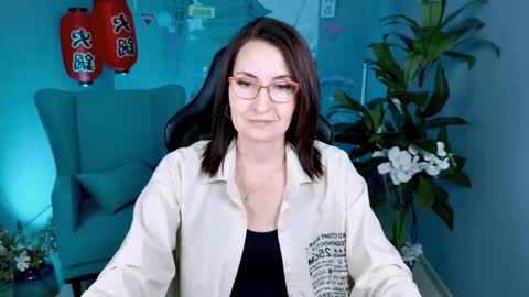 Snapshot of unatera chatting on November 3, 2025, 9:10 am UnaTera online show from November 3, 2025, 9:10 am