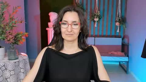 Snapshot of unatera chatting on November 17, 2025, 2:45 pm UnaTera online show from November 17, 2025, 2:45 pm