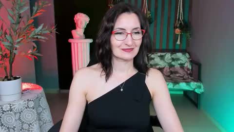 Snapshot of unatera chatting on November 28, 2025, 5:32 am UnaTera online show from November 28, 2025, 5:32 am