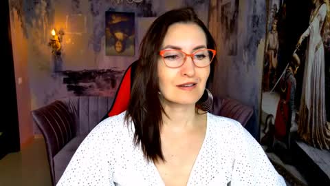 UnaTera online show from May 17, 2026, 6:11 am