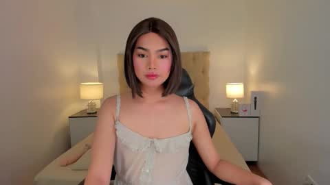 Lily online show from November 17, 2025, 11:27 am