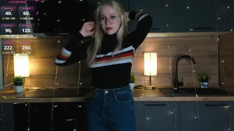 Snapshot of unforgettable_emotions chatting on February 2, 2025, 9:23 pm Im online every day 1700 GMT-4 online show from February 2, 2025, 9:23 pm