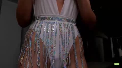 Silvia online show from April 21, 2026, 4:01 pm