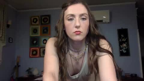 Lola Moonstone online show from November 27, 2025, 4:25 am