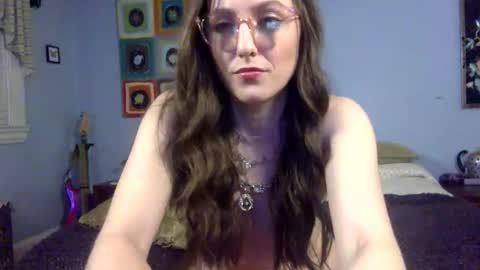 Lola Moonstone online show from January 18, 2026, 4:49 am