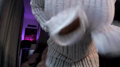 Carla online show from October 27, 2025, 9:41 pm