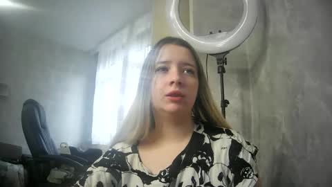 Snapshot of universeemily chatting on October 30, 2025, 6:04 am UniverseEmily online show from October 30, 2025, 6:04 am