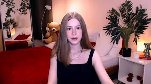 unreal_lady online show from June 28, 2026, 8:48 pm