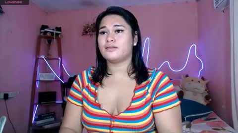 Snapshot of ur_baby_rebbecca chatting on July 1, 2026, 9:22 am SINGLE online show from July 1, 2026, 9:22 am