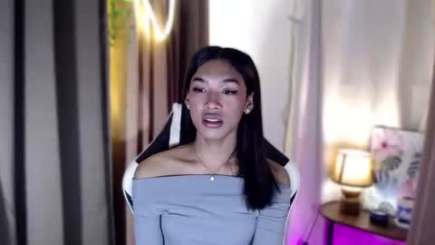 ur_dazzlingmorenaxx online show from October 13, 2025, 12:32 am