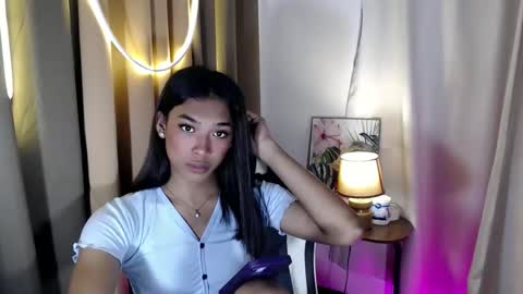 ur_dazzlingmorenaxx online show from November 14, 2025, 2:27 pm