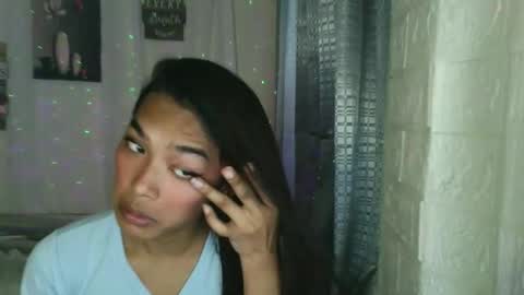 ur_dazzlingmorenaxx online show from December 5, 2025, 3:26 am