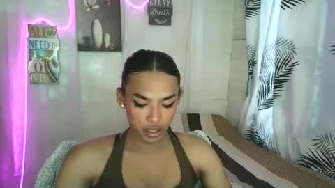 ur_dazzlingmorenaxx online show from April 21, 2026, 1:53 am