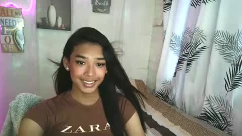 ur_dazzlingmorenaxx online show from April 23, 2026, 2:46 am