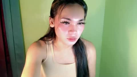 QUEENSY online show from February 17, 2025, 2:31 am