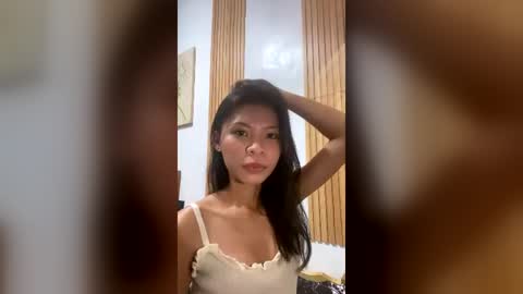 ur_prettylilzie online show from June 21, 2026, 2:19 pm