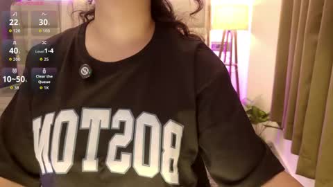 sakuraa online show from April 22, 2026, 6:53 pm