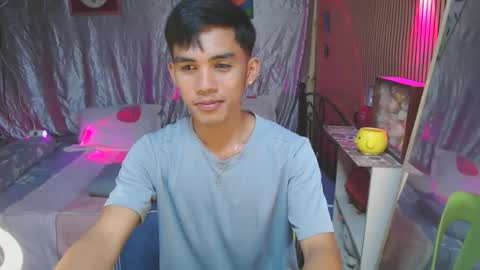 ur_shan21 online show from November 18, 2025, 4:33 pm