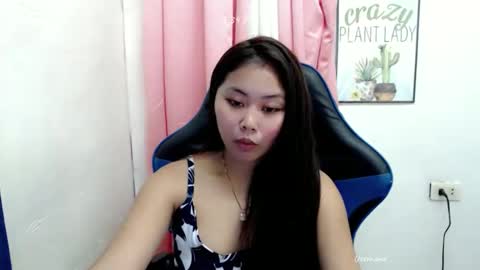 ur_small_girl online show from November 28, 2025, 7:33 am