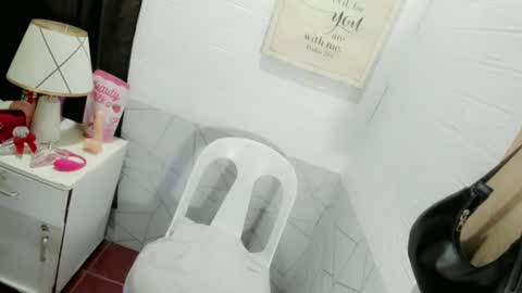 ur_sweetiechess18 online show from September 26, 2025, 1:31 am