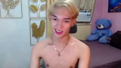Snapshot of urasian_john20 chatting on April 12, 2026, 5:51 pm urasian_john20 online show from April 12, 2026, 5:51 pm
