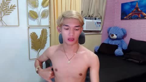 Snapshot of urasian_john20 chatting on April 18, 2026, 1:20 am urasian_john20 online show from April 18, 2026, 1:20 am