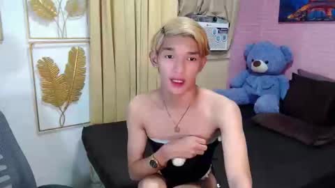 Snapshot of urasian_john20 chatting on May 1, 2026, 5:39 pm urasian_john20 online show from May 1, 2026, 5:39 pm