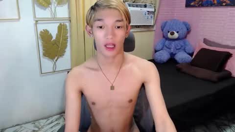 Snapshot of urasian_john20 chatting on May 17, 2026, 4:32 am urasian_john20 online show from May 17, 2026, 4:32 am