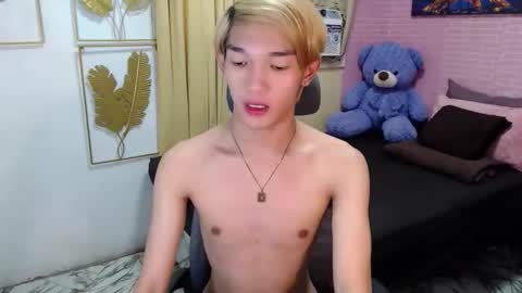 Snapshot of urasian_john20 chatting on May 17, 2026, 5:20 pm urasian_john20 online show from May 17, 2026, 5:20 pm