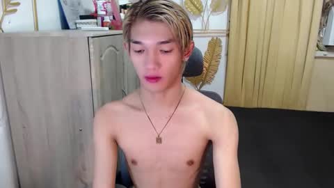 urasian_john20 online show from June 10, 2026, 7:07 am