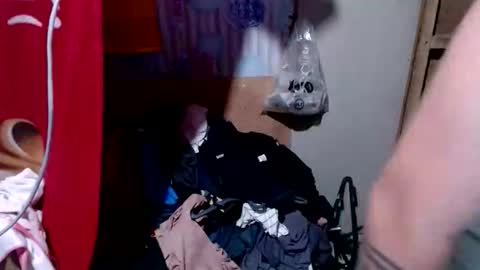 urasian_joy online show from April 9, 2026, 8:25 pm