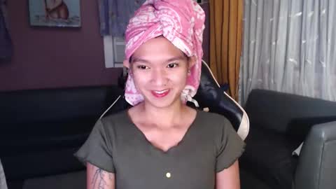 NEWRA  ALLISON online show from November 30, 2025, 7:51 pm