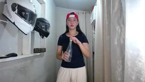 Erika online show from September 8, 2025, 8:19 pm