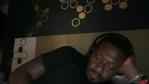 urbandick5 online show from April 7, 2026, 12:11 am