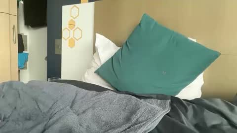 urbandick5 online show from April 18, 2026, 7:07 pm