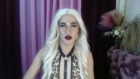 KENDALL online show from September 15, 2025, 8:42 pm