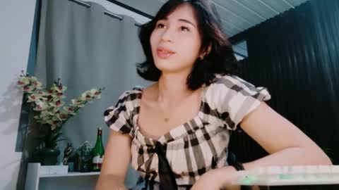 urfave_bbgirl online show from December 5, 2025, 9:51 am