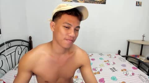 urfucker_vinz online show from June 4, 2026, 11:55 pm