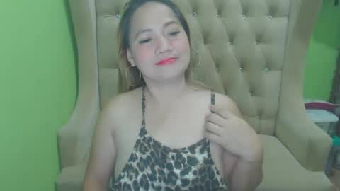 urhotmomzoey online show from April 21, 2026, 6:23 pm