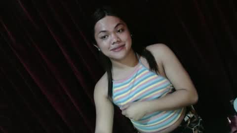 Snapshot of urhottie_bella chatting on May 13, 2026, 11:00 pm urhottie_bella online show from May 13, 2026, 11:00 pm