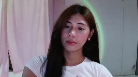 urhottie_nova online show from June 24, 2026, 12:59 pm