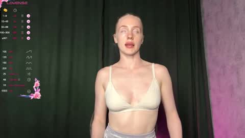 ElizabethLizy online show from September 8, 2025, 3:11 pm